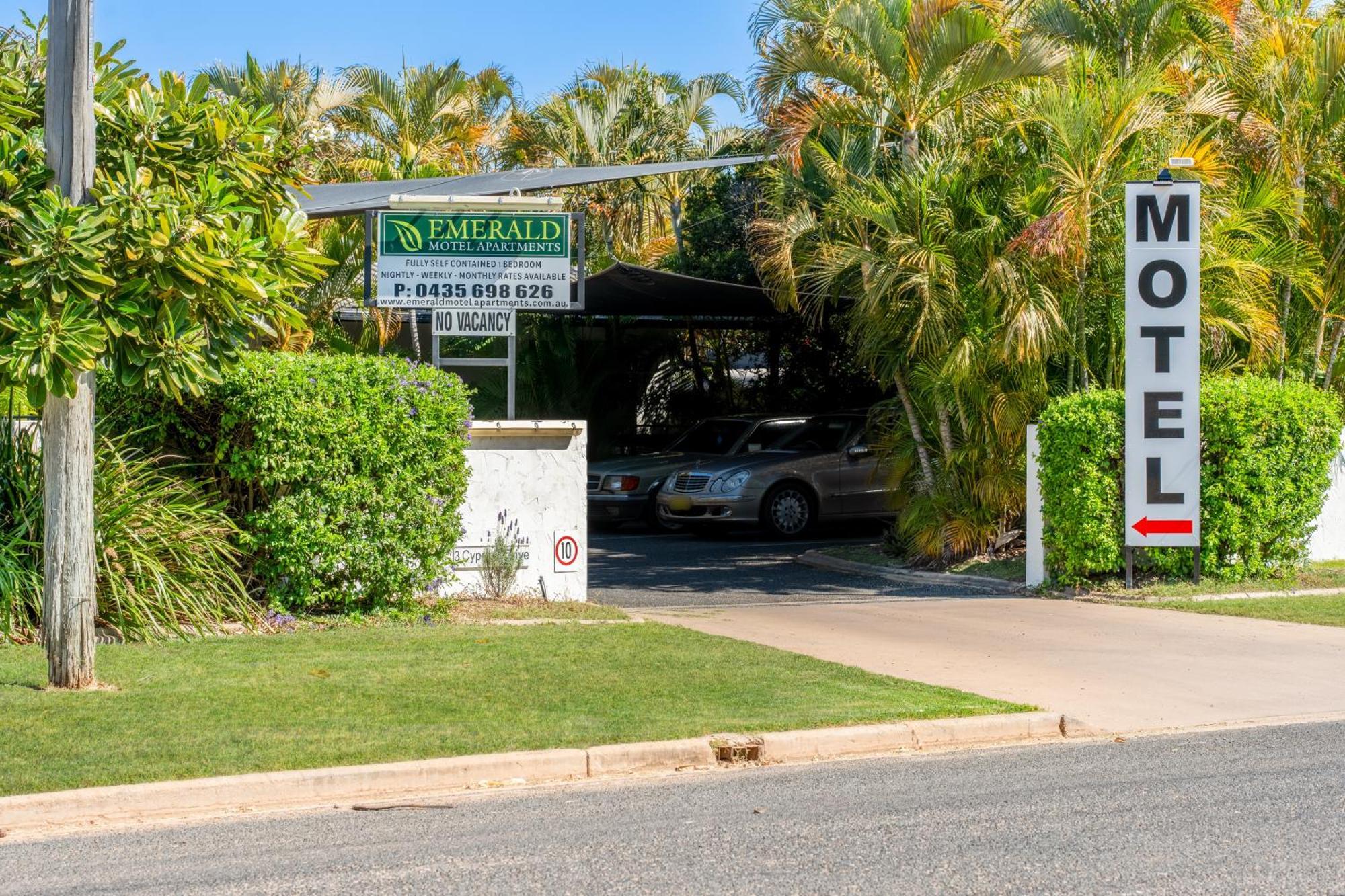 Emerald Motel Apartments ภายนอก รูปภาพ